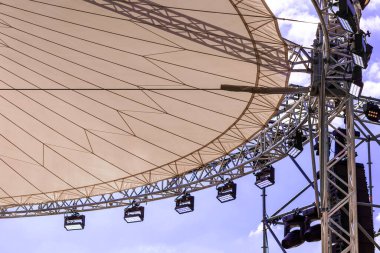 Yuvarlak Sahne Kaplama Tavanı Işıklı Sahne Işıkları.