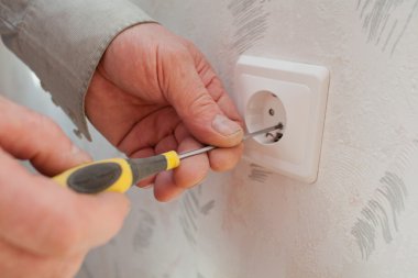 elektrik prizi tamir