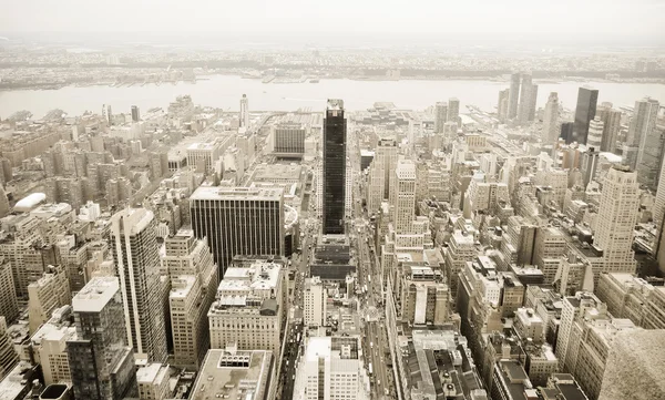 New York City skyline aerial view at sunset with colorful cloud — Stock Photo, Image