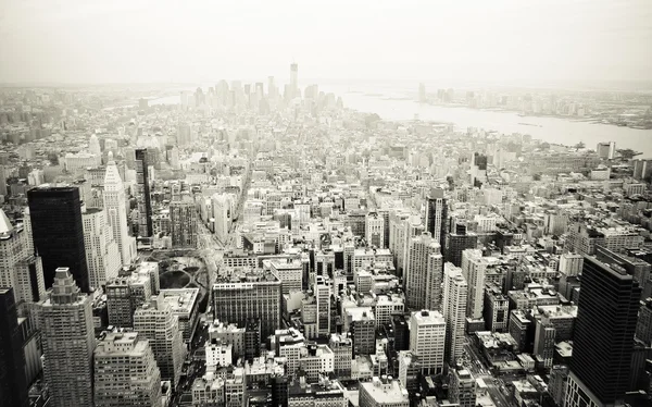 New York City skyline aerial view at sunset with colorful cloud — Stock Photo, Image