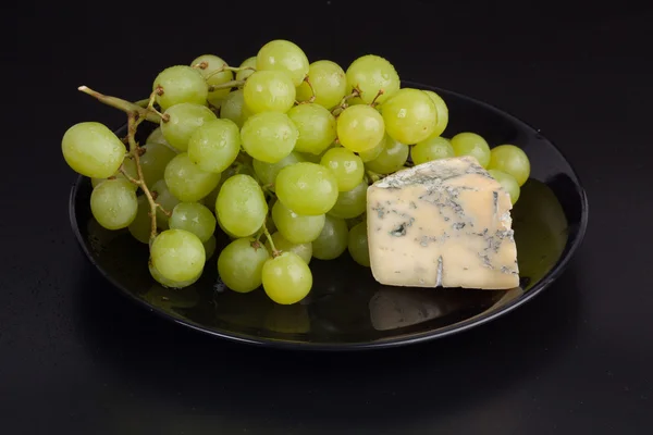 Grape with cheese — Stock Photo, Image