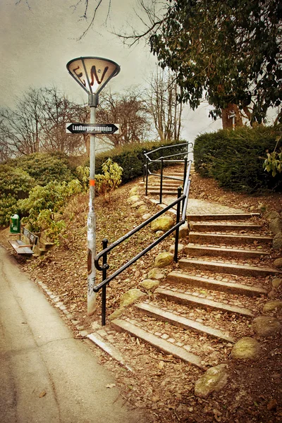 Escalera en el parque — Foto de Stock