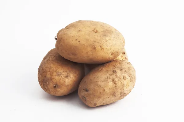 Kartoffeln auf weißem Hintergrund — Stockfoto
