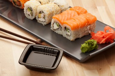 Masanın üzerine rulo