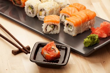 Masanın üzerine rulo