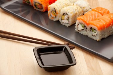 Masanın üzerine rulo