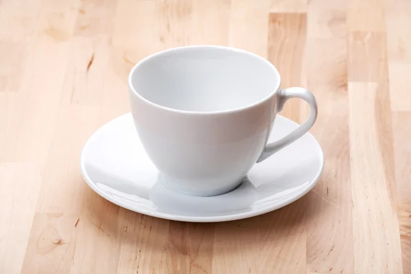 Bardak ve tabak masaya — Stok fotoğraf