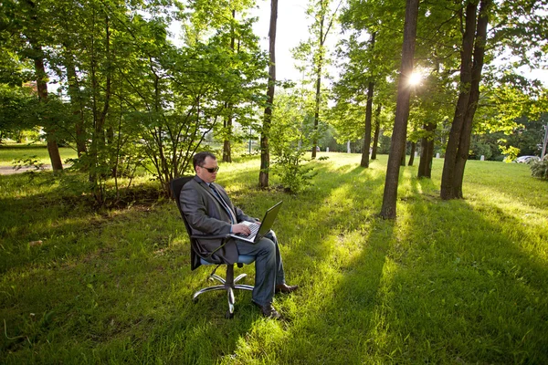 Businessman outdoor — Stock Photo, Image