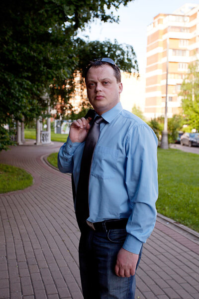 Бизнесмен на открытом воздухе
