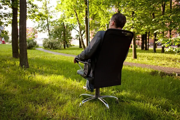 Businessman outdoor — Stock Photo, Image