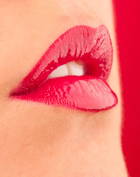 De cerca brote de labios joven hermosa chica —  Fotos de Stock