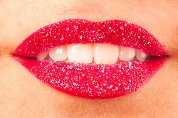 Fechar lábios vermelhos em açúcar — Fotografia de Stock