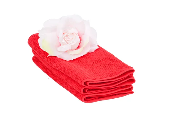 Pilha da toalha multicolorida com flor — Fotografia de Stock
