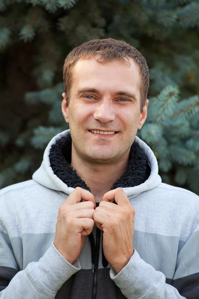 Young handsome man outdoor portrait — Stock Photo, Image