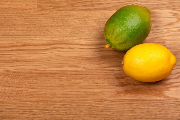 Лимон и лайм. — стоковое фото