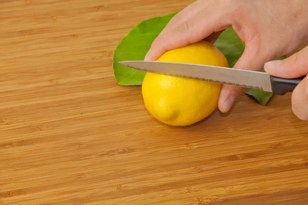 Limón cortado a mano — Foto de Stock