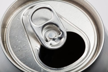 Açık alüminyum kutu