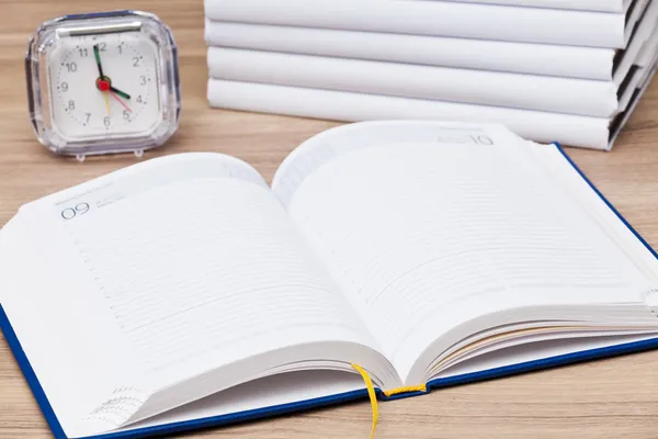 Note book and clock — Stock Photo, Image