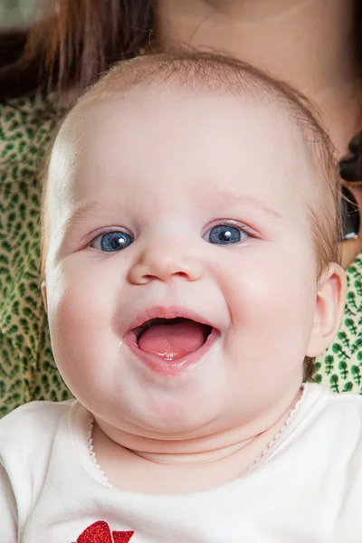 Moeder met pasgeboren baby — Stockfoto