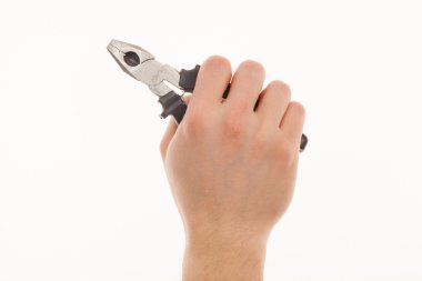 erkek eli tutun izole beyaz arka plan üzerinde siyah bir pense 