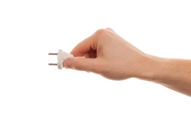 el elektrik fişi tutar. Beyaz bir arka plan üzerinde izole. 