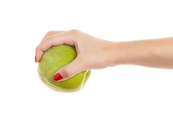 Main de femme tenant une pomme verte. Isolé sur fond blanc — Photo