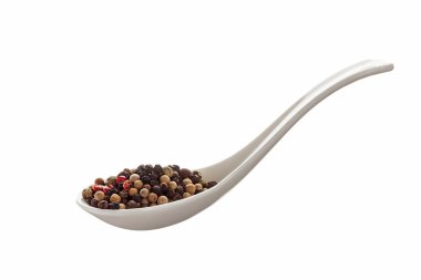 kaşığı kurutulmuş karabiber ile