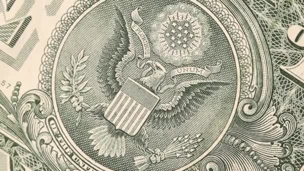 Большая печать на 1 доллар США купюра медленно вращается, лысый орлан. — стоковое видео
