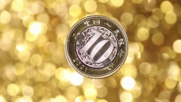 Una moneta in yuan su fondo oro — Video Stock