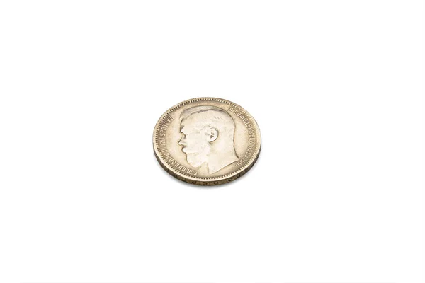 Antike Silbermünze im Wert von einem Rubel, mit dem Bild des russischen Kaisers Iwan II., isoliert auf weißem Hintergrund mit Reflexion — Stockfoto