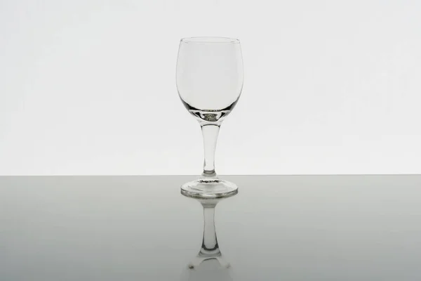 Empty Wine Glass Reflection Background Front View — Stock Photo, Image