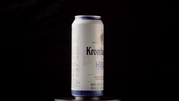 オデッサ ウクライナ 2022年6月3日 ビールのアルミニウム缶 Krombach地獄 — ストック動画