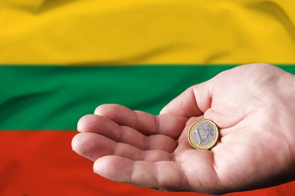 Монета Одна Євро Руці Чоловіка Прапор Литви Задньому Плані — стокове фото