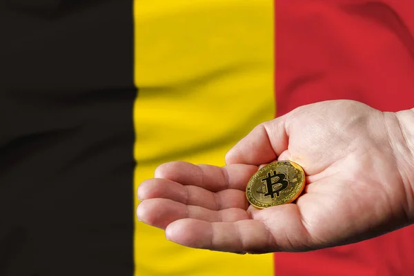 Golden Bitcoin Coin Man Hand Belgium Flag Background — 图库照片