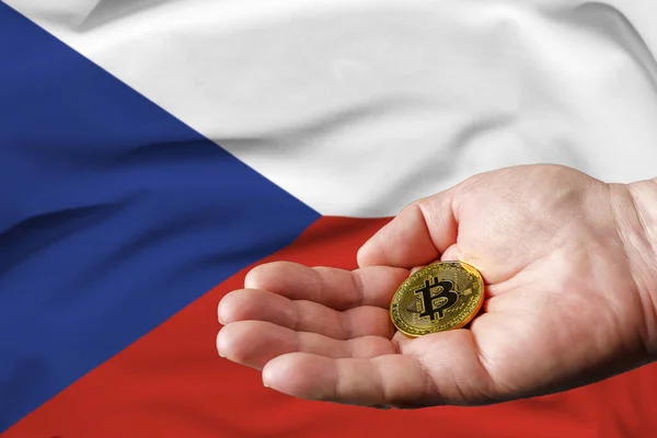 Bitcoin Oro Mano Del Hombre Bandera Chequia Fondo —  Fotos de Stock