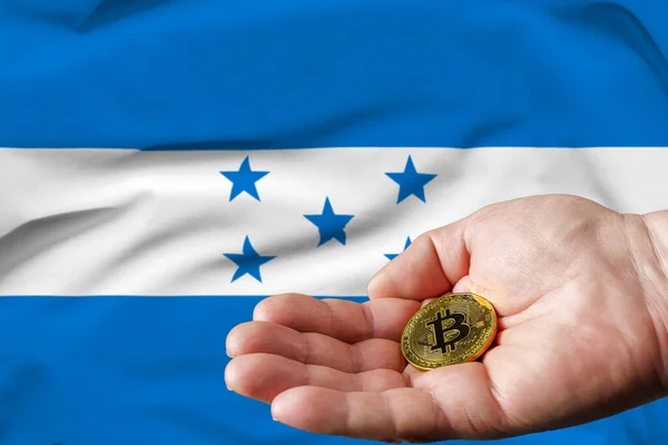 Bitcoin Oro Mano Del Hombre Bandera Honduras Fondo —  Fotos de Stock