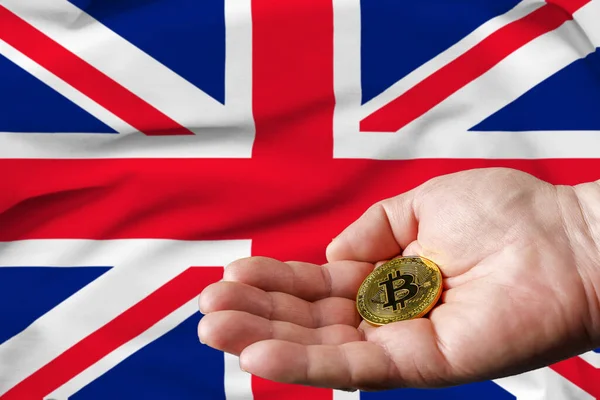 Bitcoin Oro Mano Del Hombre Bandera Británica Fondo —  Fotos de Stock