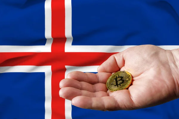 Golden Bitcoin Coin Man Hand Iceland Flag Background —  Fotos de Stock