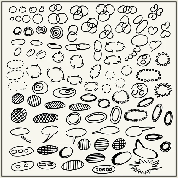 Cercles dessinés à la main et formes ovales isolés sur fond clair — Image vectorielle