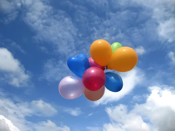 Mångfärgade ballongerΠολύχρωμα μπαλόνια — Φωτογραφία Αρχείου