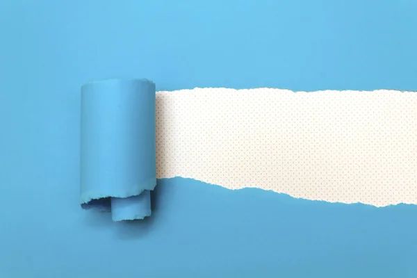 Papel azul rasgado com espaço para texto — Fotografia de Stock