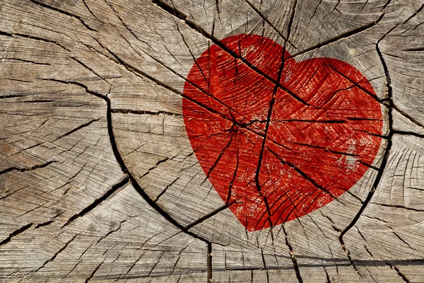 Cuore rosso su sfondo di legno — Foto Stock