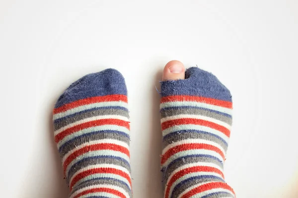 bir delik ve onları dışarı yapışmasını bir parmak ile giyilen çoraplar