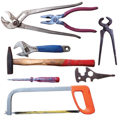 Kullanılmış eski el aletleri koleksiyonu beyaza izole edildi