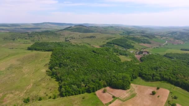 Letecký Pohled Pole Sklizně Lesy Jaro Nádherná Krajina Rumunska — Stock video