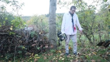 Erkek zombi sahnesi, harap olmuş bölge, korku filmi, Cadılar Bayramı ve diğerleri için. 