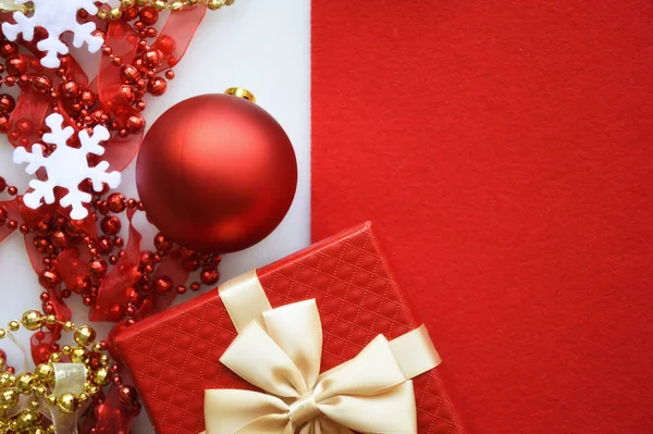 Fondo Rojo Blanco Para Decoración Navidad Año Nuevo Una Tarjeta — Foto de Stock