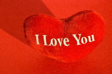 Sevgililer Günün kutlu olsun. Romantizm için arka plan. Kırmızı kalp, tatlı kart, seni seviyorum..