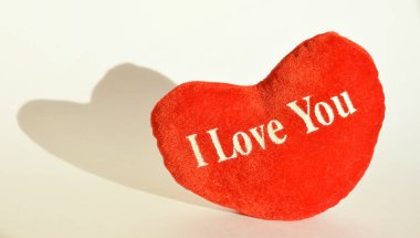 Sevgililer Günün kutlu olsun. Romantizm için arka plan. Kırmızı kalp, tatlı kart, seni seviyorum..