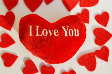 Sevgililer Günün kutlu olsun. Romantizm için arka plan. Kırmızı kalp, tatlı kart, seni seviyorum..